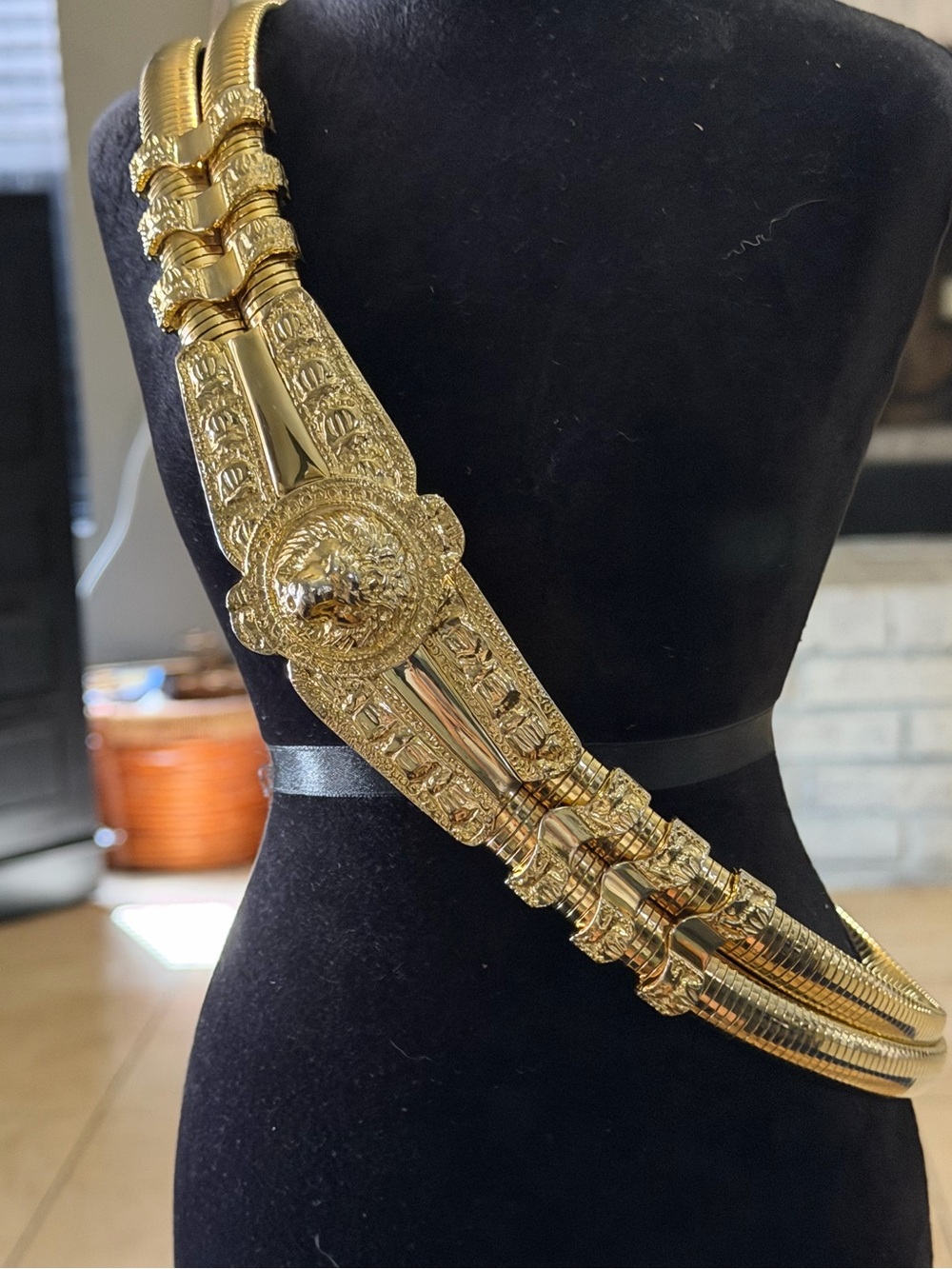 JUDITH LEIBER Luxury Vtg Gold Stretch Double Snake Statement Belt Lion Buckle